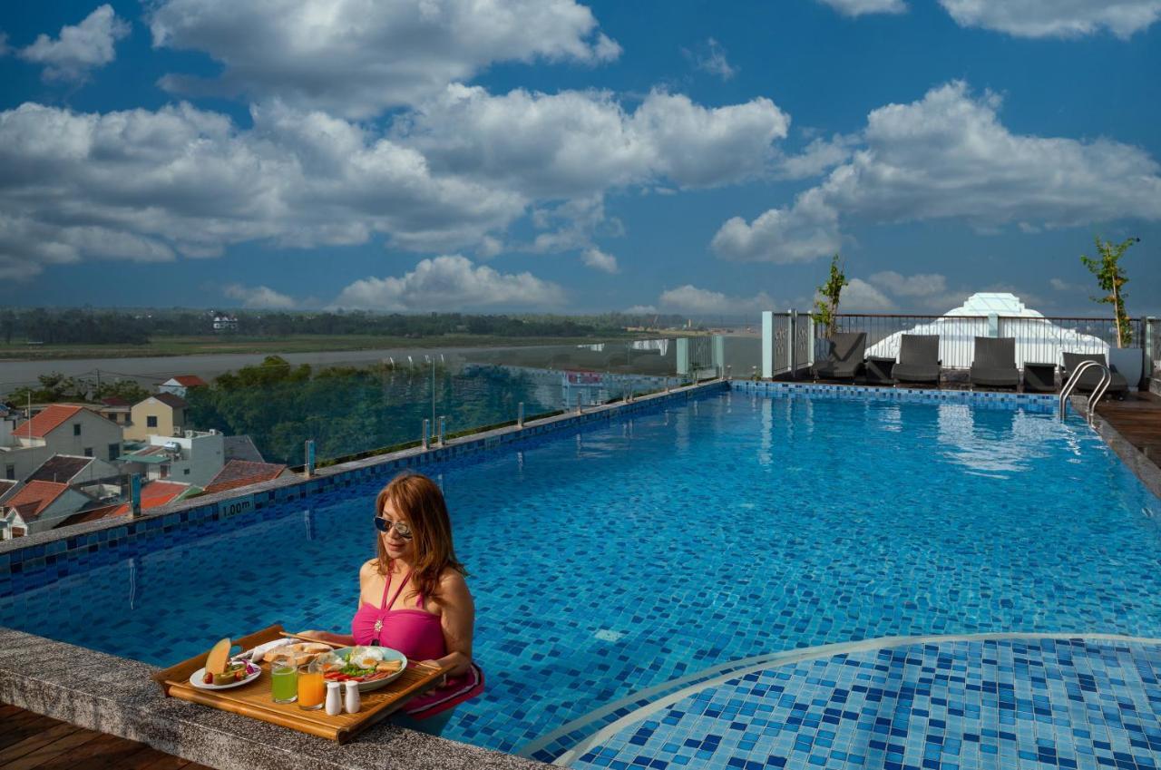 Cozy Savvy Boutique Hotel Hoi An Zewnętrze zdjęcie Rooftop pool at the hotel